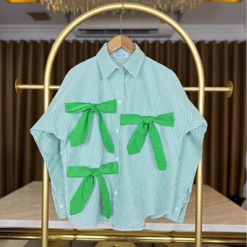 Cotton เสื้อเชิ้ตแขนยาวลายริ้วแต่งโบว์ งานป้ายFantasy