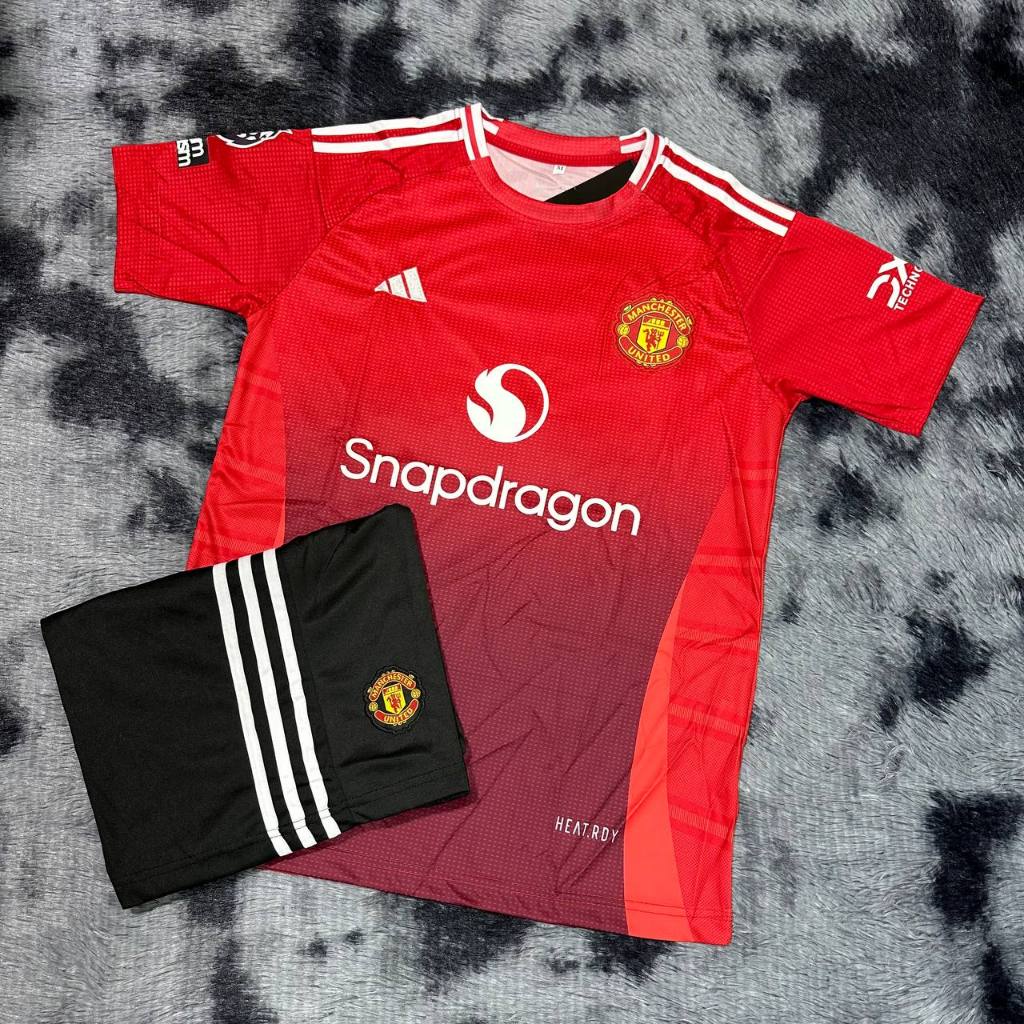 เสื้อกีฬา ชุดฟุตบอล ทีม แมมยู ใหม่ล่าสุดปี 2024/25 คอกลม ชุดผู้ใหญ่ แขนสั้น เสื้อพร้อมกางเกง