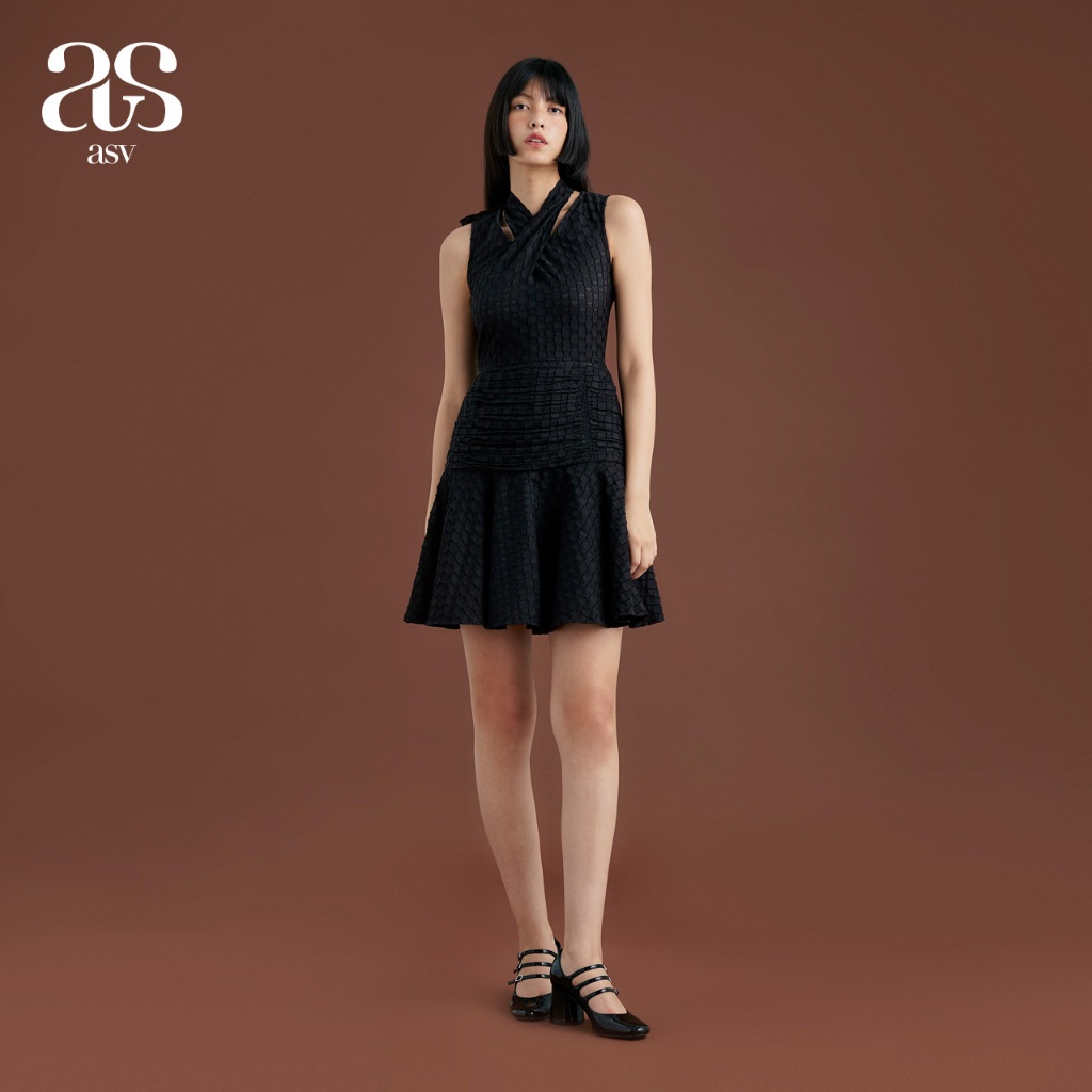 [asv aw24] Lashay Crossover Dress เดรสผู้หญิง แขนกุด แต่งไขว้หน้า แต่งกระเป๋าข้าง ตกแต่งผูกโบว์ด้านหลัง ผ้าทอลายตาราง