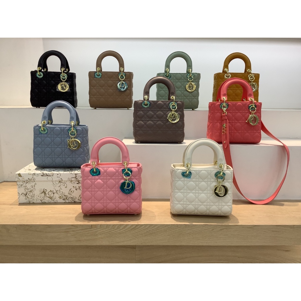 Liveสด แจกโค้ดทุกวัน ลดสูงสุด500 บาท//กระเป๋าหนังแฟชั่นสะพายข้าง l a d y (18cm-20cm)
