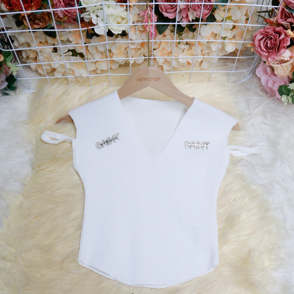 เสื้อผ้าผู้หญิง,เสื้อยืดครอป,เสื้อสวมหัว แขนกุด สีขาว ผ้าวูล คอวี ความยาวเสื้อ=17