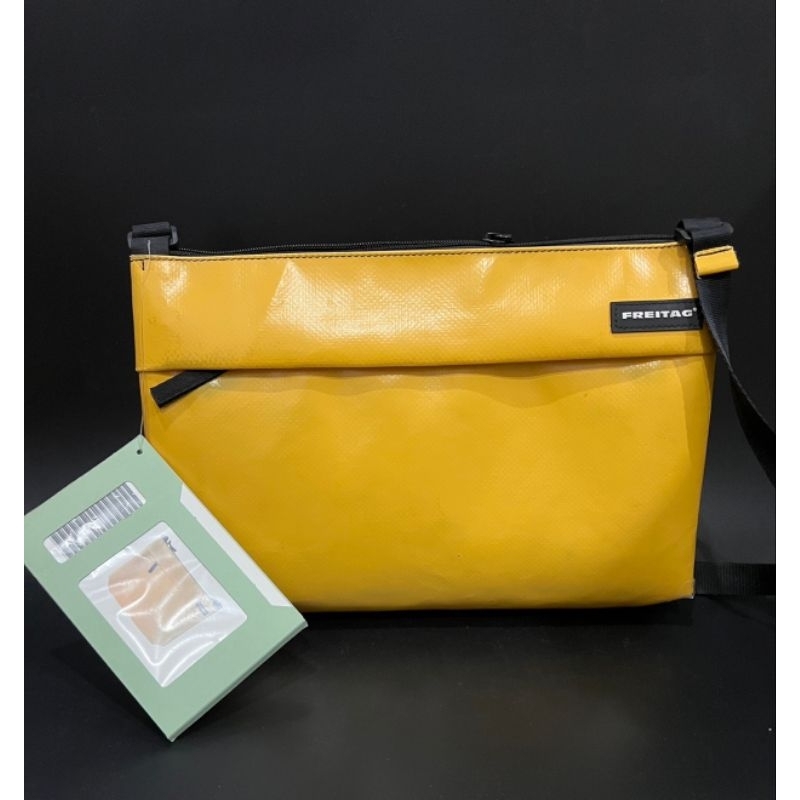 FREITAG LOU สีเหลืองล้วน