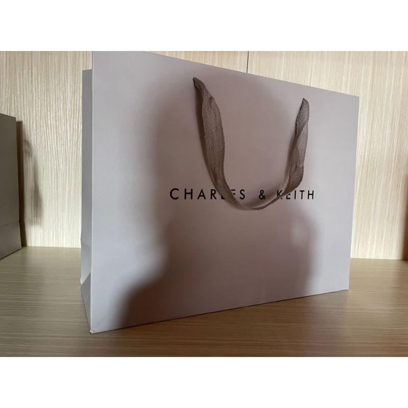 ถุง กระดาษ แบรนด์ Ck ถุงของขวัญcharles & keith เก็บโค้ดส่งฟรี(ถุงกระดาษckเทา)