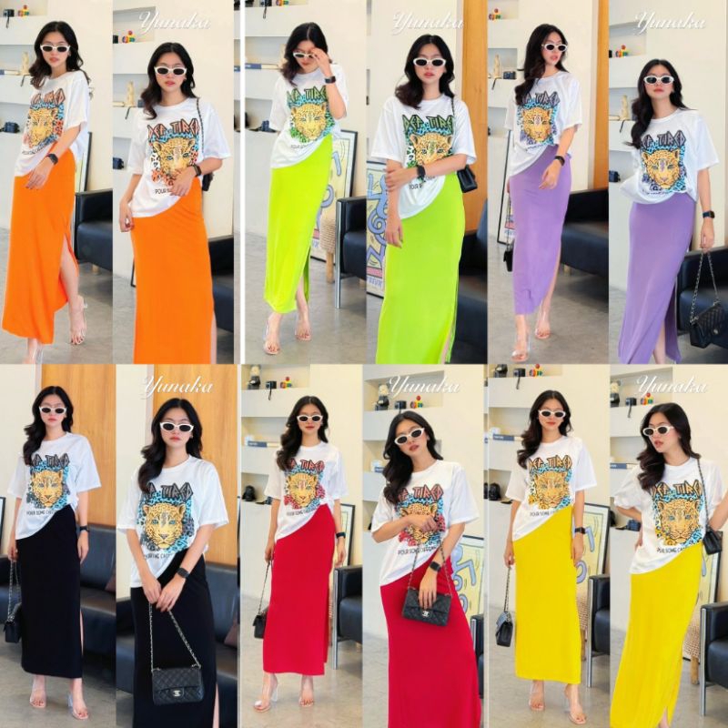 เซทเสื้ออยืดคอกลมแขนสั้น ทรง Oversize สกรีนลาย มาพร้อมกระโปรงยาวเข้ารูป ผ่าข้าง เอวใส่ยางยืด