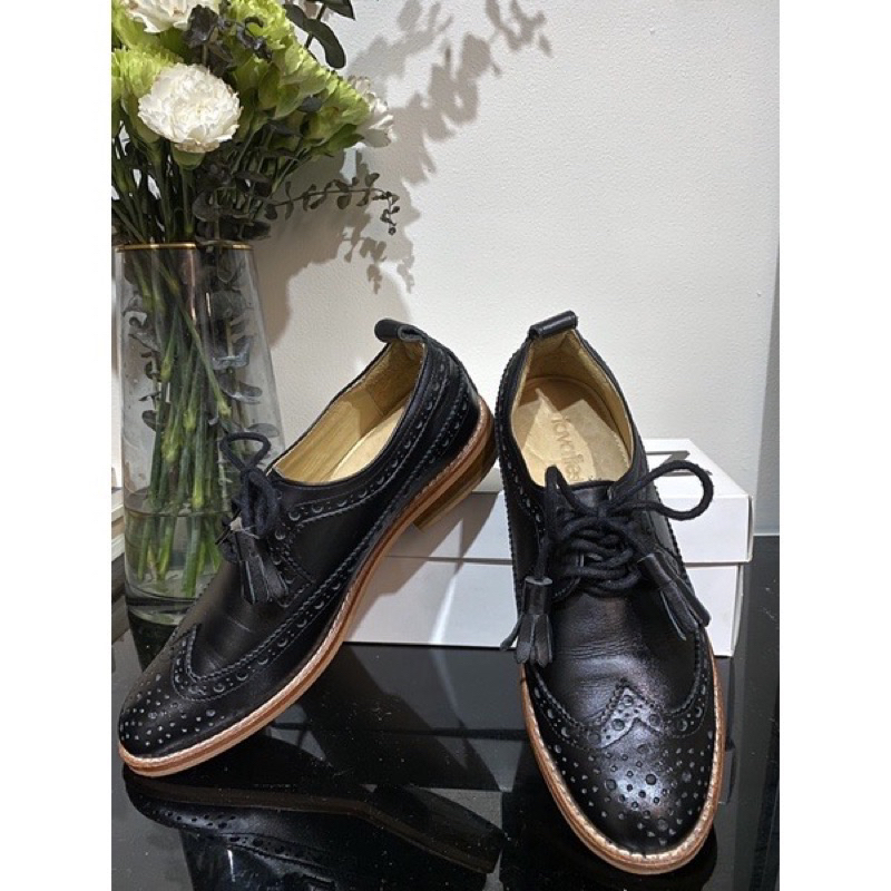 ส่งต่อ Oxford Shoes สีดำ จาก Favorite shoes by Picha