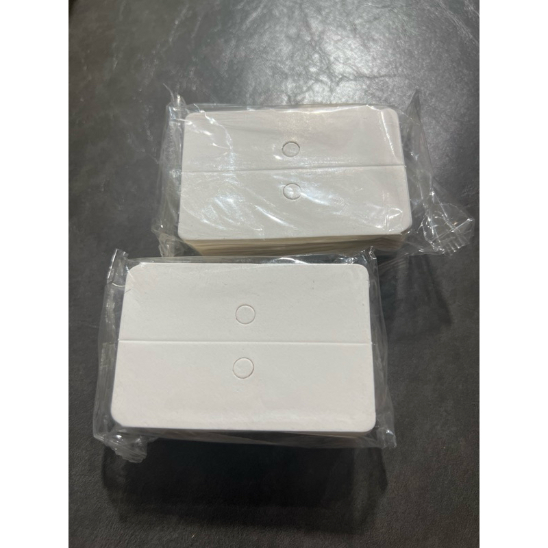 หัวกระดาษ ปิดหัวถุง สีขาวขนาด ใหญ่ 2x3 นิ้ว หนึ่งก้อนมี 100 ใบ
