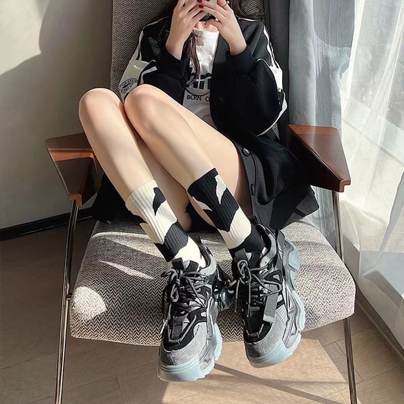 (ได้รับ 2-3 วัน) จัดส่งจากประเทศไทย~ถุงเท้าข้อสูงน่อง ถุงเท้าผ้าฝ้ายลายอสมมาตร ซ้ายและขวา สไตล์เดียวกันสำหรับผู้ชายแล - รูปที่ 2