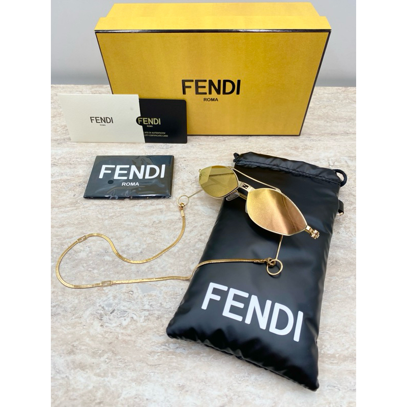 FENDI BAGUETTE sunglasses 💯% Authentic รุ่น FE40114U สี Gold Mirror แฟชั่นที่มาพร้อมฟังค์ชั่น
