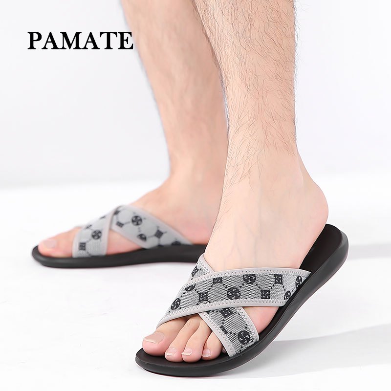 PAMATEรองเท้าแตะผู้ชายแบบคาดเดี่ยว รุ่นใหม่สไตล์เท่ๆ รองเท้าแตะผู้ชายสำหรับใส่ออกนอกบ้าน ดีไซน์ทันสมัย จะใส่อยู่บ้านหรือ