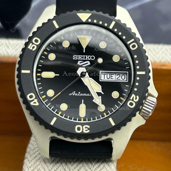 SEIKO 5 SPORTS Special Edition Resin Case Collection  SRPG79K1