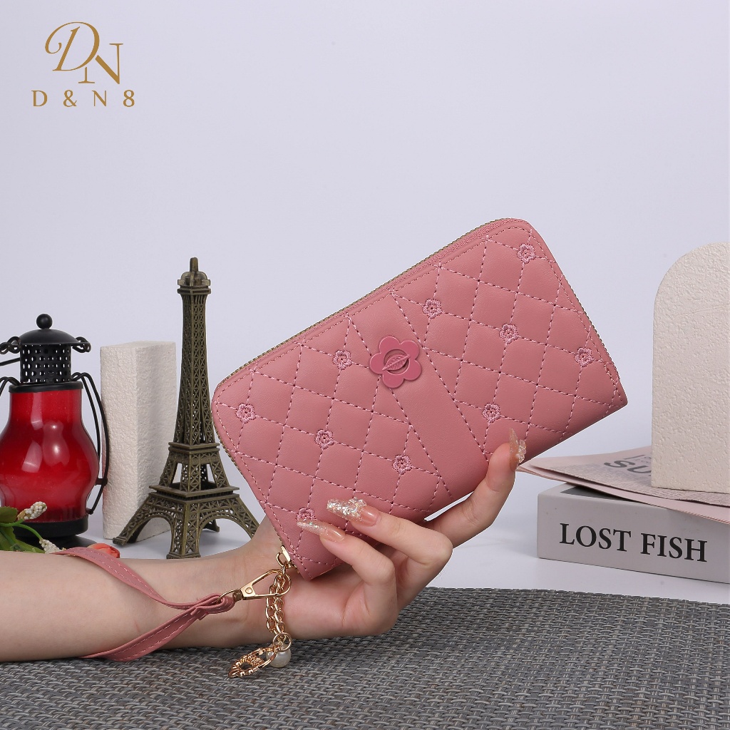 M6#BBกระเป๋าสตางค์ใบกลางมีช่วงใส่บัตรงทั้งหมด4ช่อง 📌วัดสุด:หนังPU รุ่นใหม่มีสายคล้องมือทุกใบค่ะ