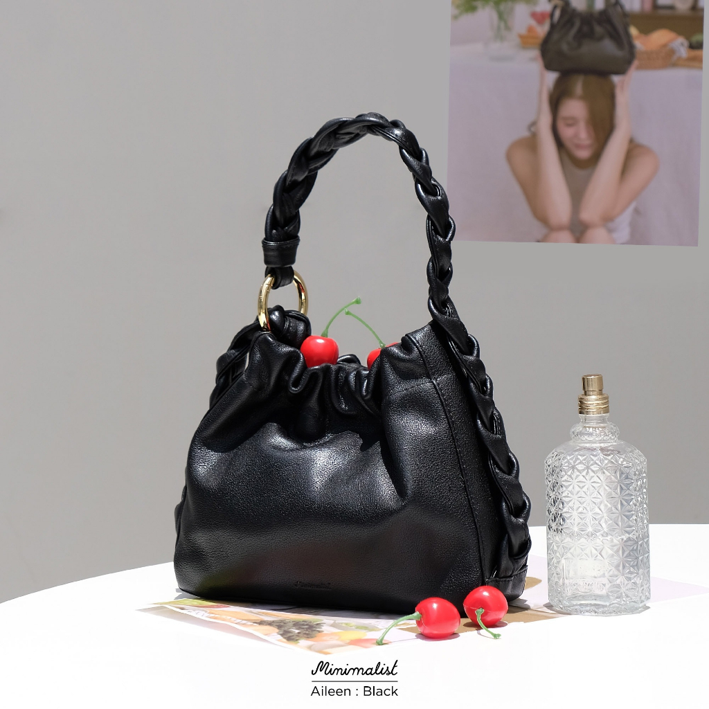 𝐌𝐈𝐍𝐈𝐌𝐀𝐋𝐈𝐒𝐓 กระเป๋าหนังวัวแท้ รุ่น Aileen (Black + Bag charm 📌แจ้งสีทางแชท) สไตล์ลูกคุณ ถือออกงานได้