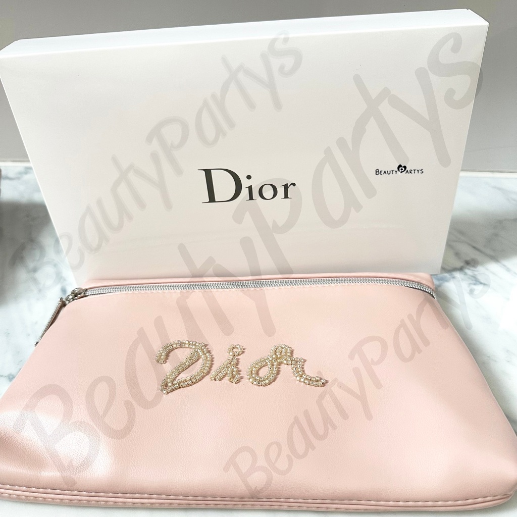 dI0R BEAUTY BAG ใบนี้สวยมากนะคะ หนังสีชมพู ใบใหญ่ค่ะ ใส่ของได้จุมากก