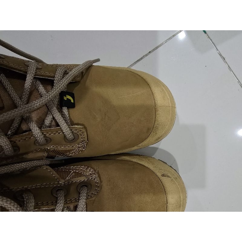 รองเท้าเซฟตี้ JOGGER มือสอง