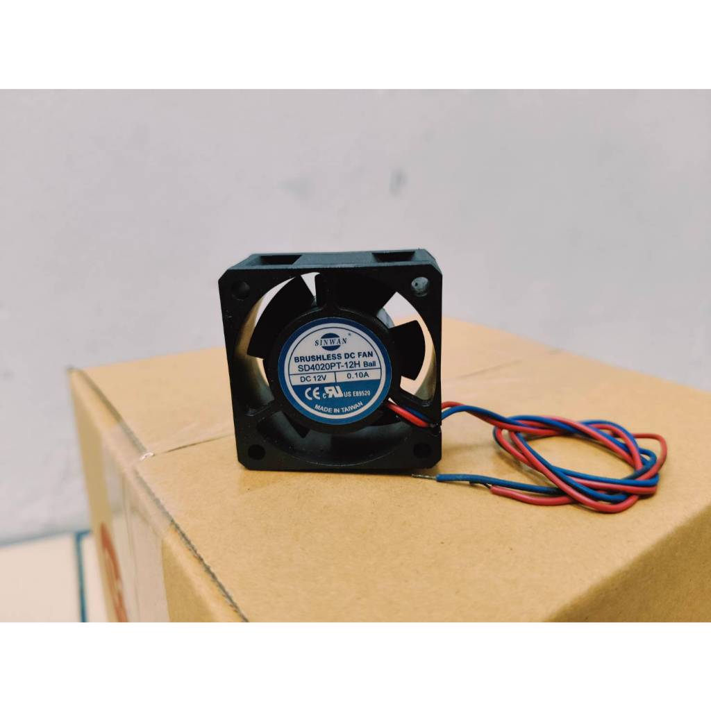 พัดลมระบายความร้อน ขนาด 40x40x20mm. ยี่ห้อ SINWAN รุ่น 4020PT-12H 2 สาย (แดงน้ำเงิน)   12VDC, 0.1 A 