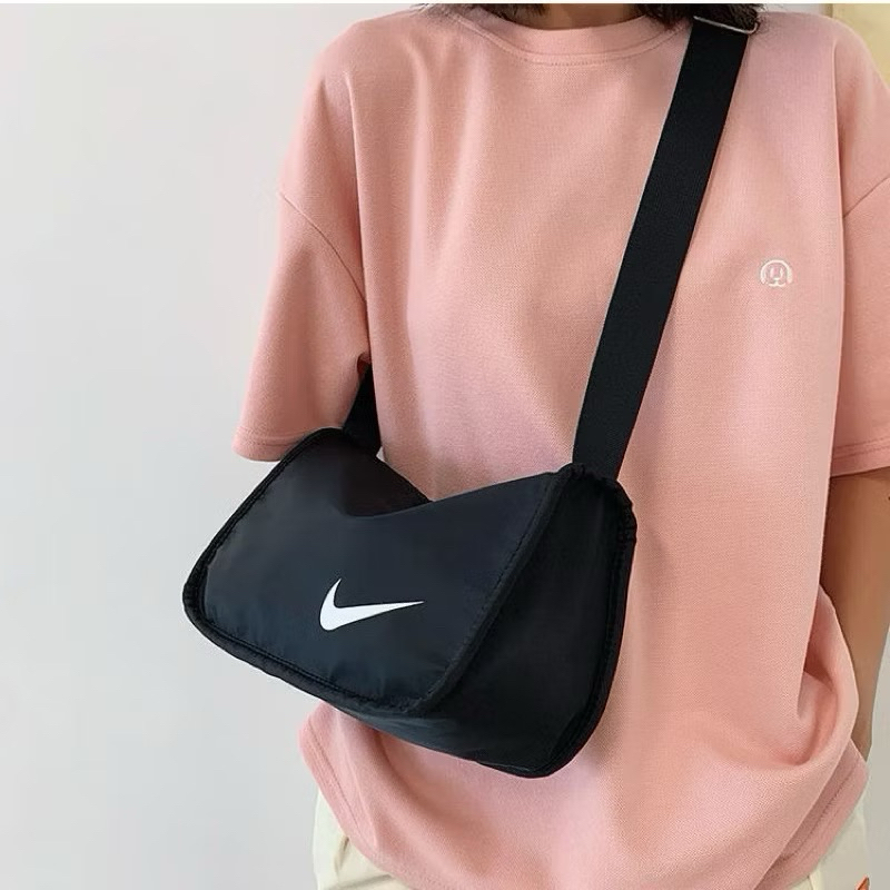 สินค้าใหม่ล่าสุด สะพายข้างจุของได้เยอะแฟชั่นกระเป๋าผู้ชายและผู้หญิง
