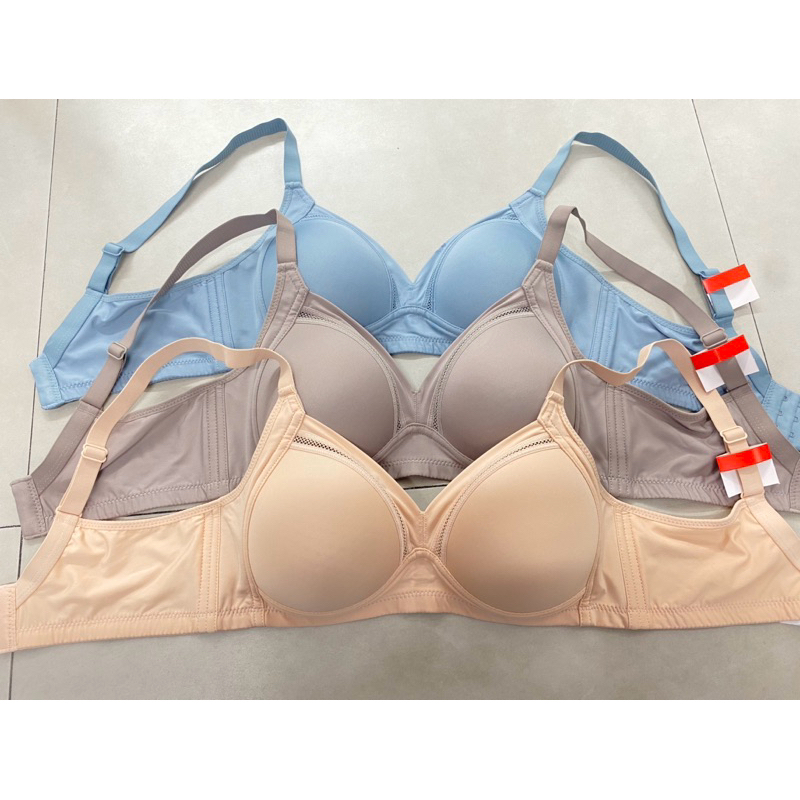 B'me (ไม่มีป้าย)เสื้อชั้นในไร้โครง รุ่น ME1K45 สีนู้ด สีน้ำตาล สีเทาอมเขียว