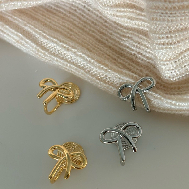 Carla clip on stud earrings[ต่างหูหนีบ]
