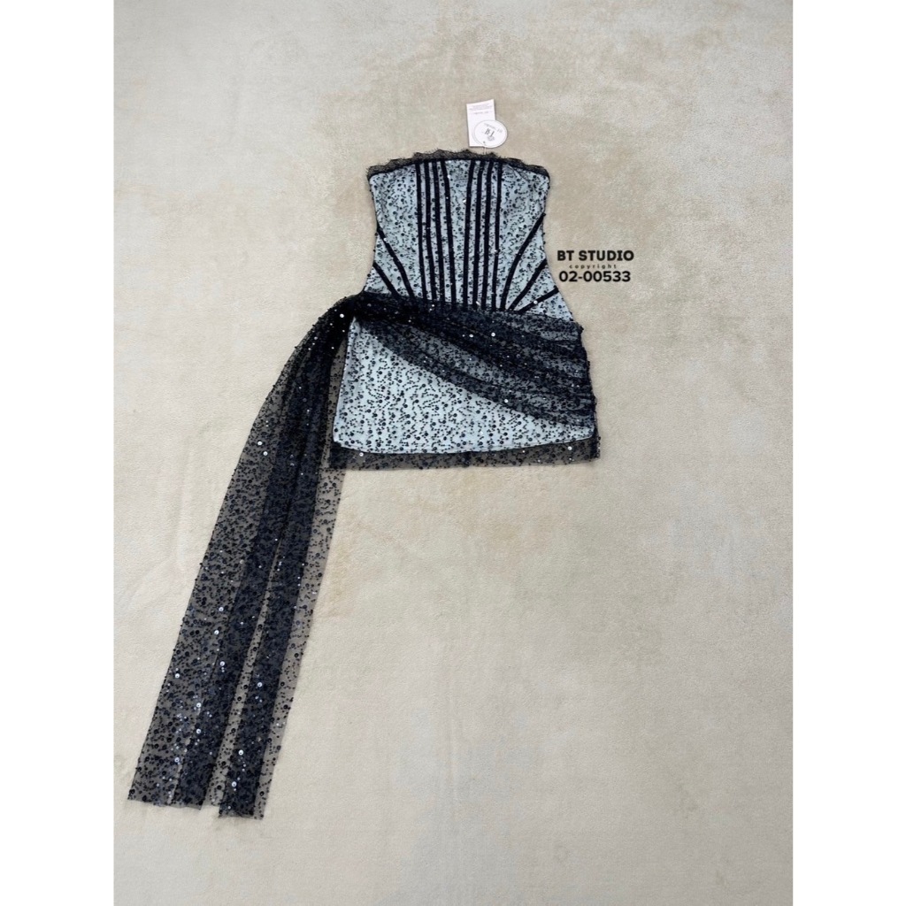 BT 02-00533 เดรสสั้นเกาะอกแต่งกริตเตอร์แต่งขอบระบายลูกไม้ตีเกล็ดแต่งแทบกุ้นเส้นช่วงอก