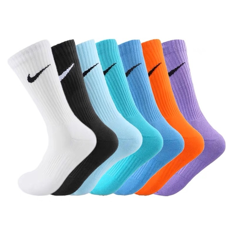 Nikeถุงเท้าข้อยาว ถุงเท้ากีฬาชาย/หญิง ซับเหงื่อดี นุ่มแฟชั่น หนา ลำลอง ระบายอากาศได้ดี ใส่สบาย ใส่ได้ทั้งชายและหญิง