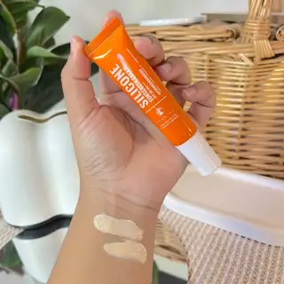 (ชาริยา) กันแดดซิลิโคน ผสมรองพื้น 10g | ปกป้องผิวจาก UV กันน้ำ ไม่เหนียวเหนอะหนะ ครีมกันแดดผสมรองพื้น