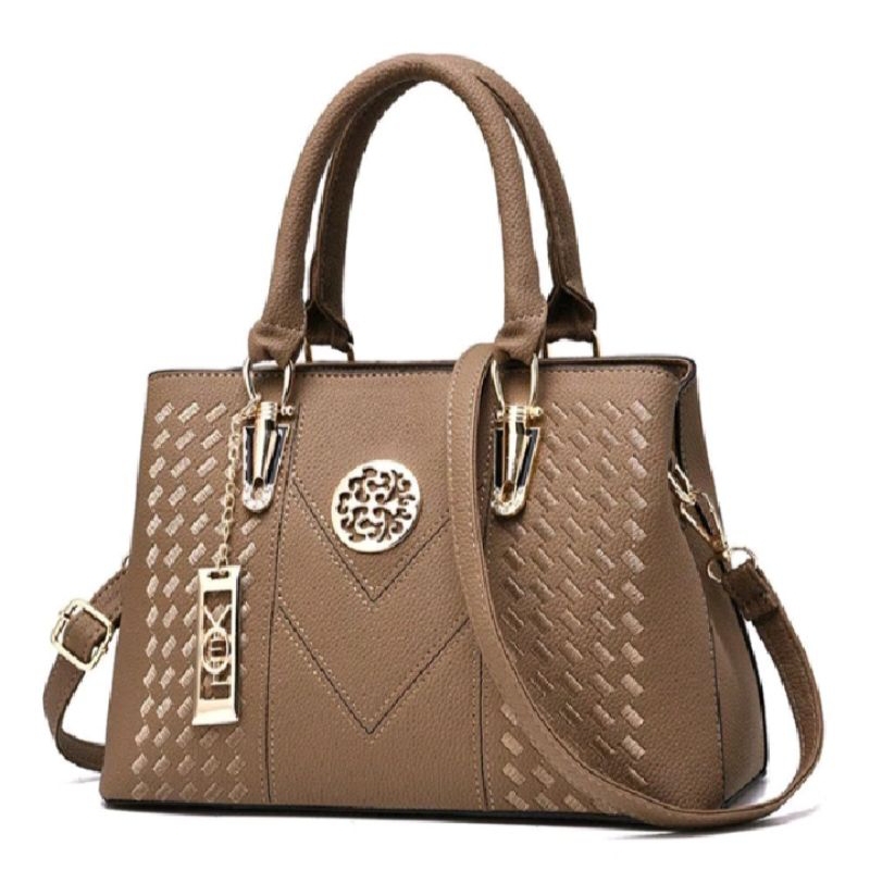 Q04 พร้อมจัดส่ง กระเป๋าสะพายไหล่ สะพายข้าง  เเละถือ สําหรับผู้หญิง