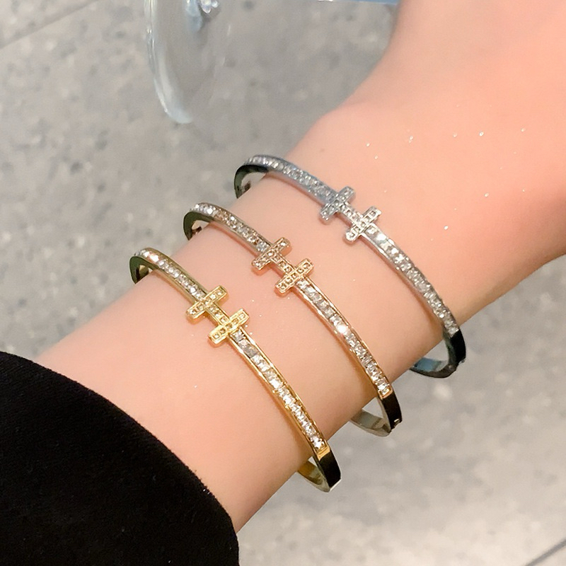 สินค้าใหม่❤️กำไลข้อมือเพชรตรงหัว อักษรH กำไรหน้าบาง รายเพชรสี่เหลี่ยม งานสแตนเลสแท้