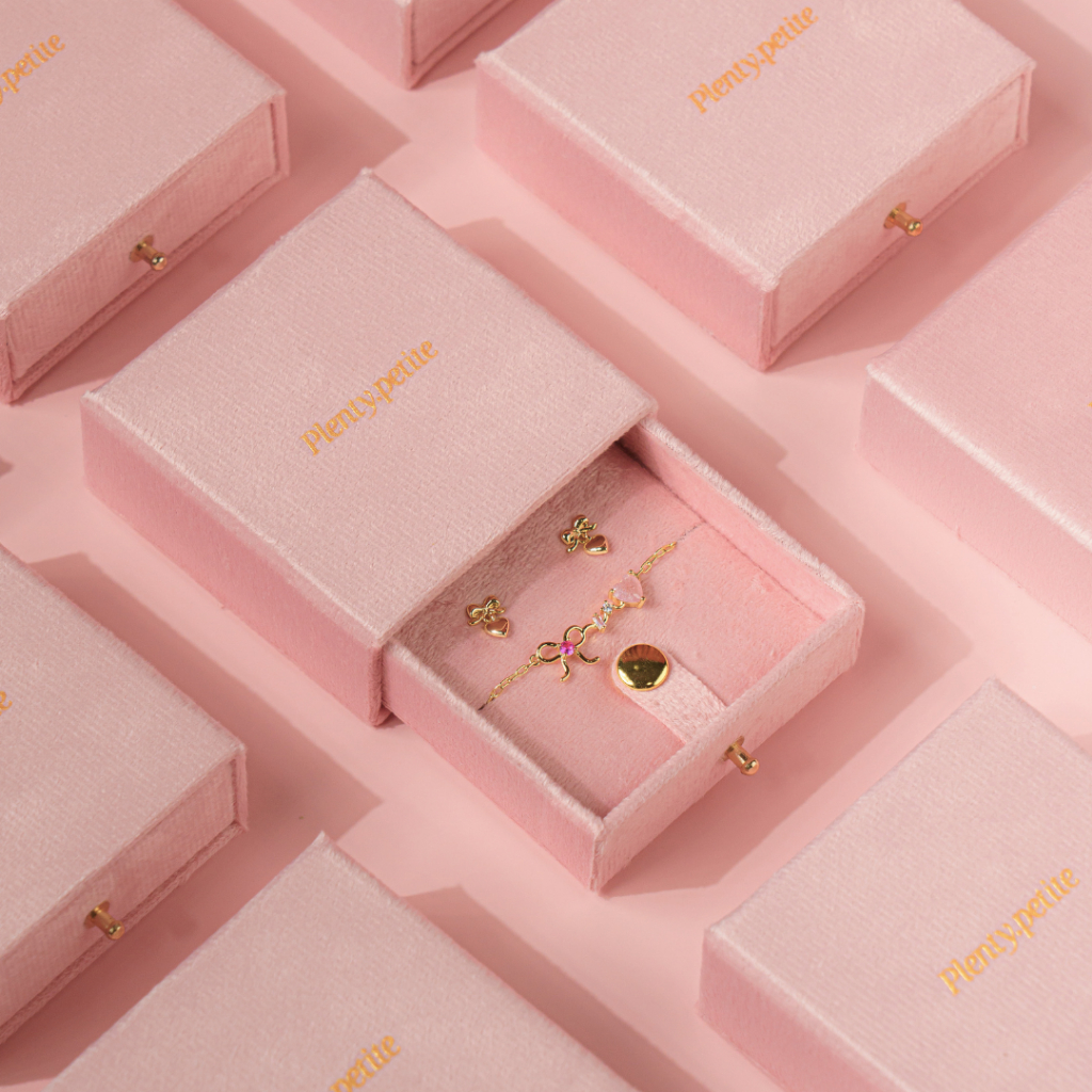 *เฉพาะกล่องเปล่า* Petite Dreamy Velvet Box กล่องของขวัญกำมะหยี่