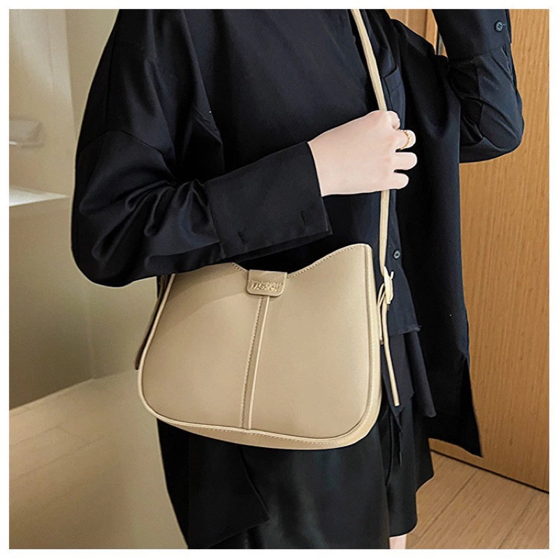 กระเป๋าสะพายข้าง สไตล์เกาหลี กระเป๋าแฟชั่น  จุกของได้เยอะ  มีซิป(ไม่มีพวงกุญแจ)6228 - รูปที่ 4