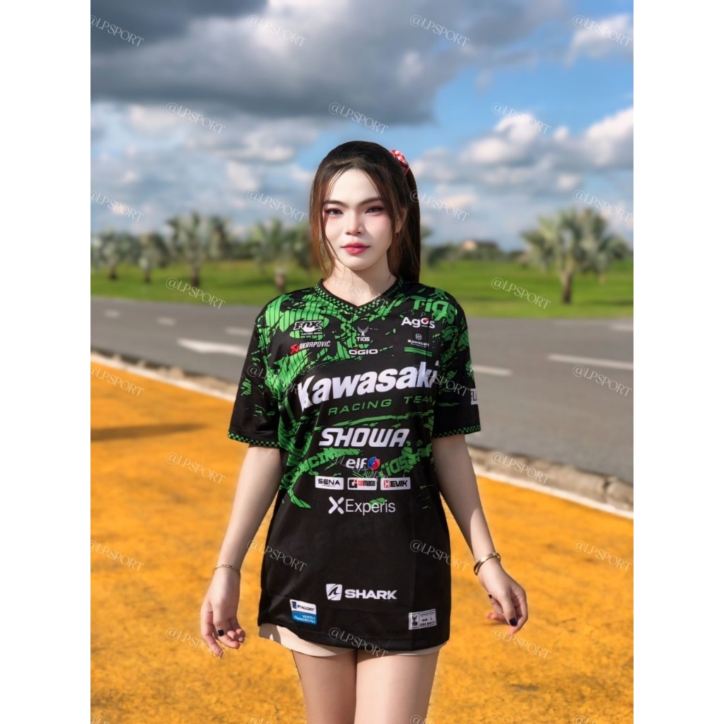 เสื้อลายรถแข่ง แขนสั้น เนื้อผ้าไมโครใส่ได้ทั้งผู้หญิงและผู้ชาย