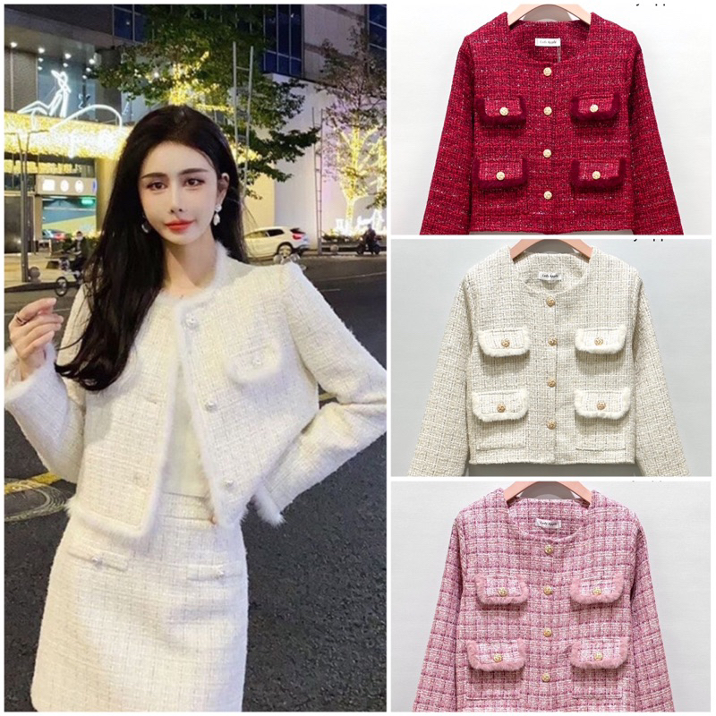 พร้อมส่ง เสื้อทวีตผ้าลายเส้นๆ มีความวิ้งๆในตัวผ้าแต่งกระเป๋า 4 ใบ พร้อมแต่งขอบขนเฟอร์ นุ่มๆฟรุ้งๆ