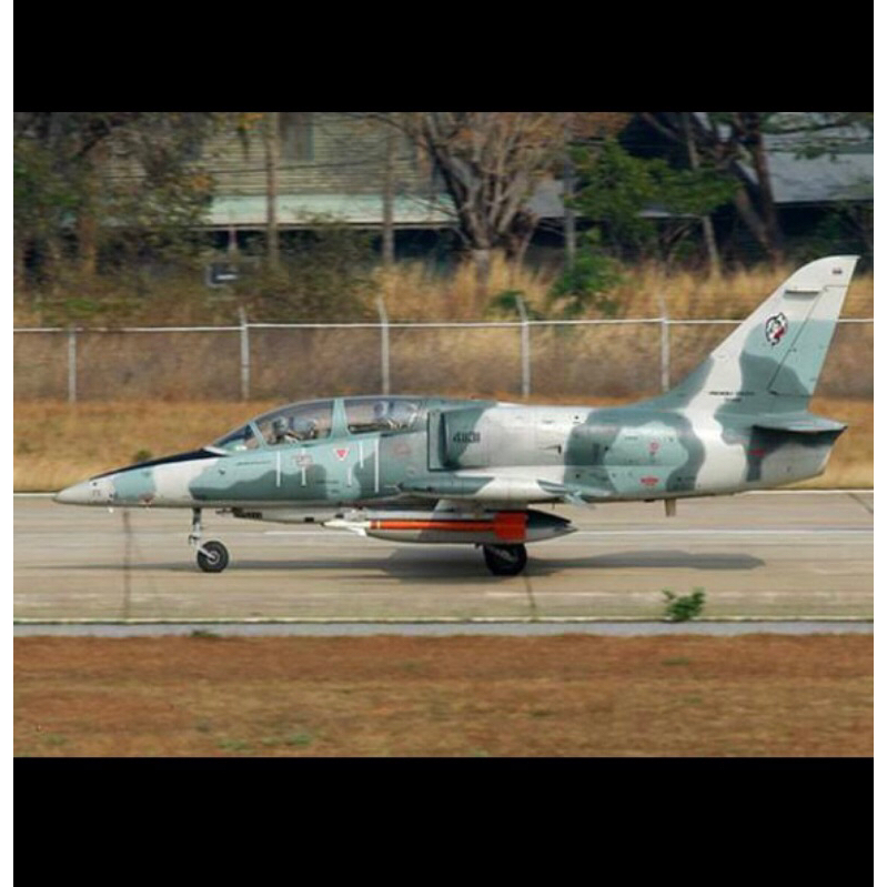 โมเดล เครื่องบินจำลอง เครื่องบินรบ ไทย L-39 ลาย ทอ.ไทย  ขนาด 1/144 ยาวประมาณ 8 ซม.