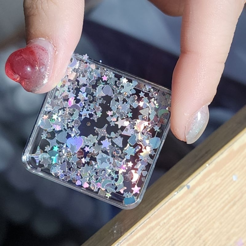 กากเพชร กลิตเตอร์งานรวมสีเงิน รุ้ง วิ้งสะบัดจ้า! (คอล Crystal scales) มีหลายหลากทรงครบใน 1 ตลับ ฝั่งง่ายวิ้งมากก