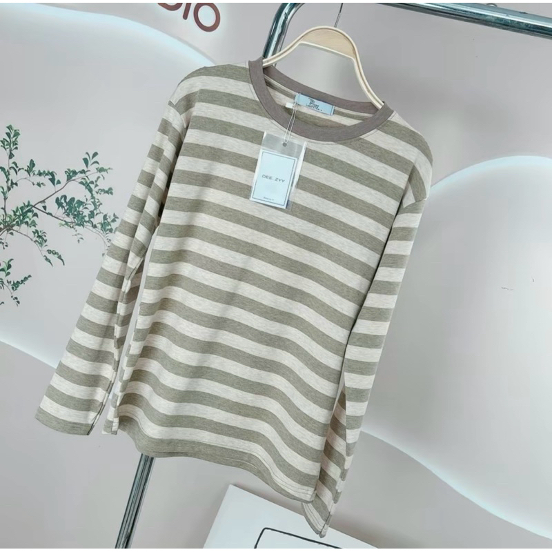 057 เสื้อยืดแขนยาวคอกลม ลายริ้วแต่งกุ๊นคอ