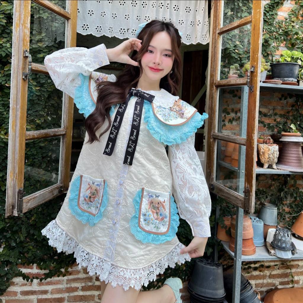 BS127 BLT BRAND มินิเดรสทรงปล่อยน้องกระต่ายโบว์ดำ แต่งลูกไม้ฟ้าแขนยาว ชุดคาเฟ่ ชุดทรงปล่อย