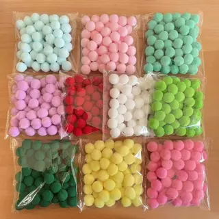 “กรุงเทพฯ ส่ง24ชม”100ชิ้น ปอมปอม สีสันสดใส ยืดหยุ่นสูง งานฝีมือสร้างสรรค์ ระดับอนุบาล ลูกขนแมวแสนสนุก ของตกแต่งคริสต์มาส