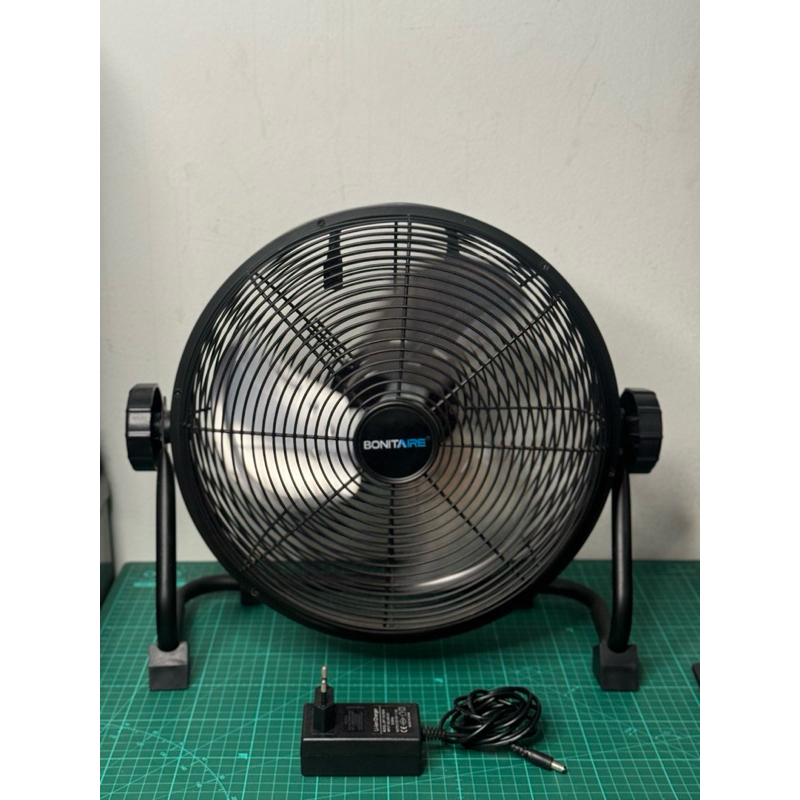 พัดลมแคมป์ปิ้ง Bonitaire 12นิ้ว แบต Built-in ใช้งานได้ปกติ สภาพดีไม่มีริ้วรอย พร้อมสายชาร์จ