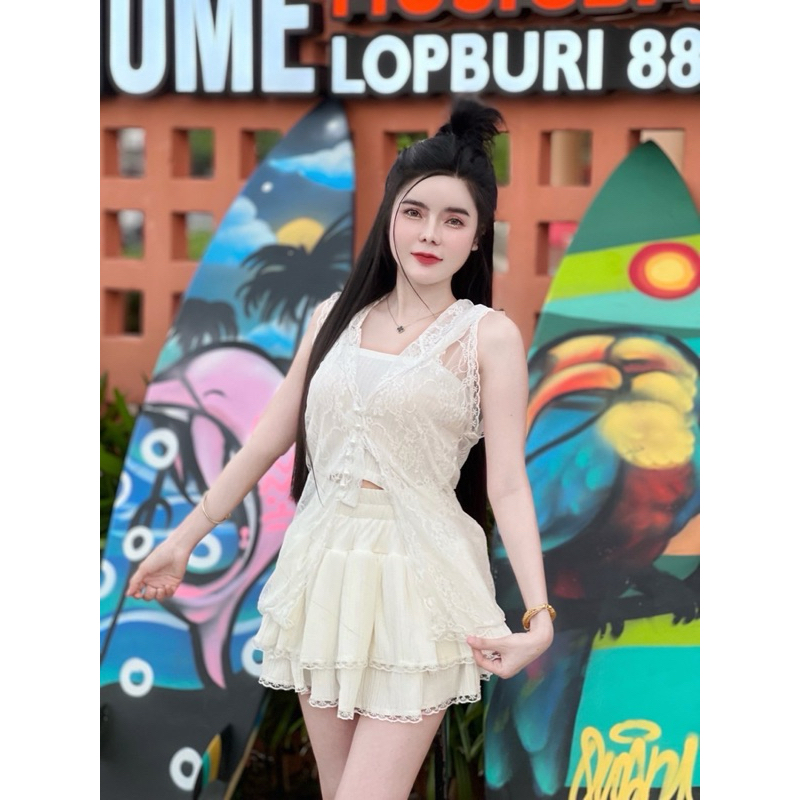 Bk เซต3 ชิ้น สายเดี่ยว เสื้อลูกไม้ฮู้ดแขนกุด กระโปรงชั้นแต่งลูกไม้ทรงสวยเริ่ด