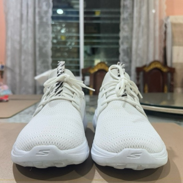 ส่งต่อ รองเท้าผ้าใบ SKECHERS GORUN FAST woman ไซส์ 37 สภาพดี