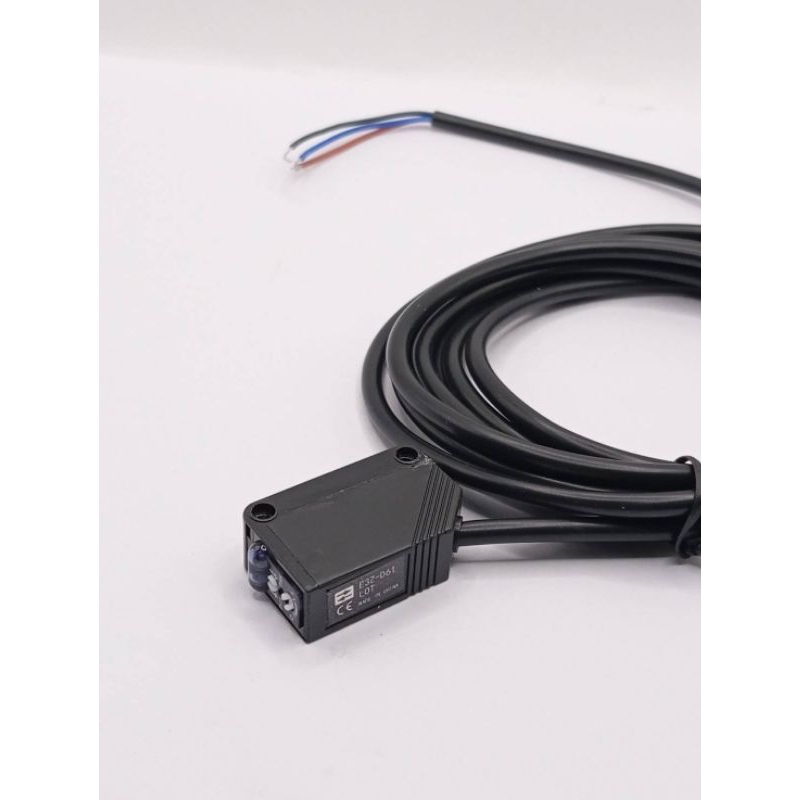 ถูกมาก! E3Z-D61 รุ่นธรรมดา 100 mm, NPN 12 Vdc to 24Vdc. ร้านในกทมส่งของทุกวัน