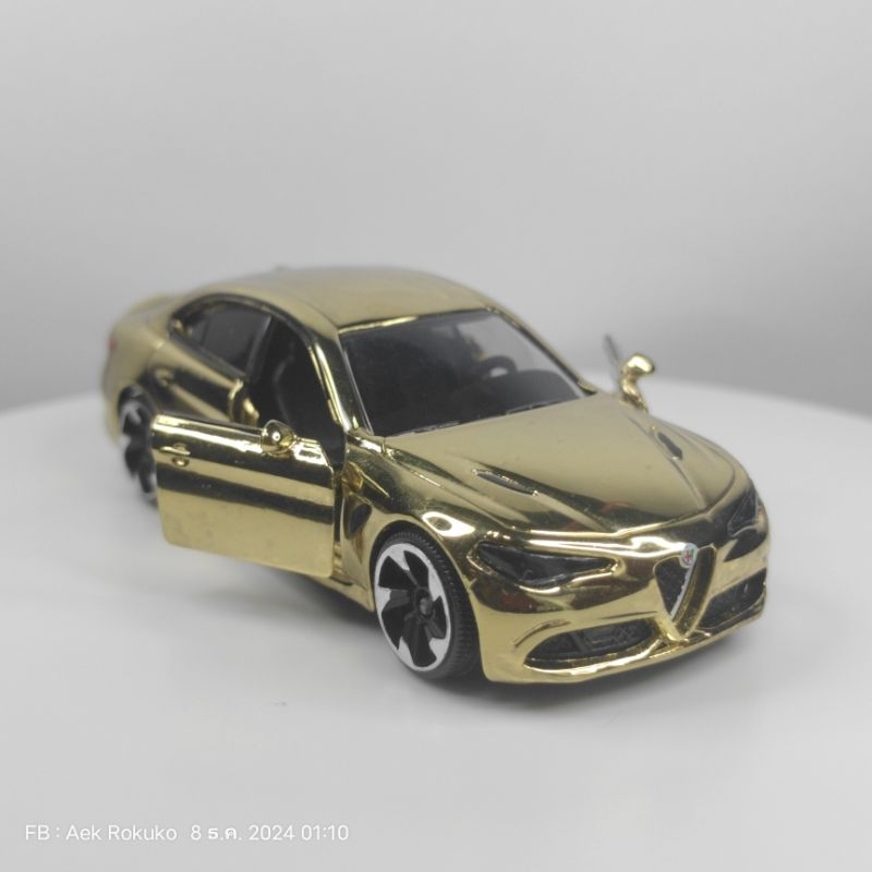 Majorette ALFA ROMEO GIULIA Gold Edition 1:64 (นอกแพคเกจ)
