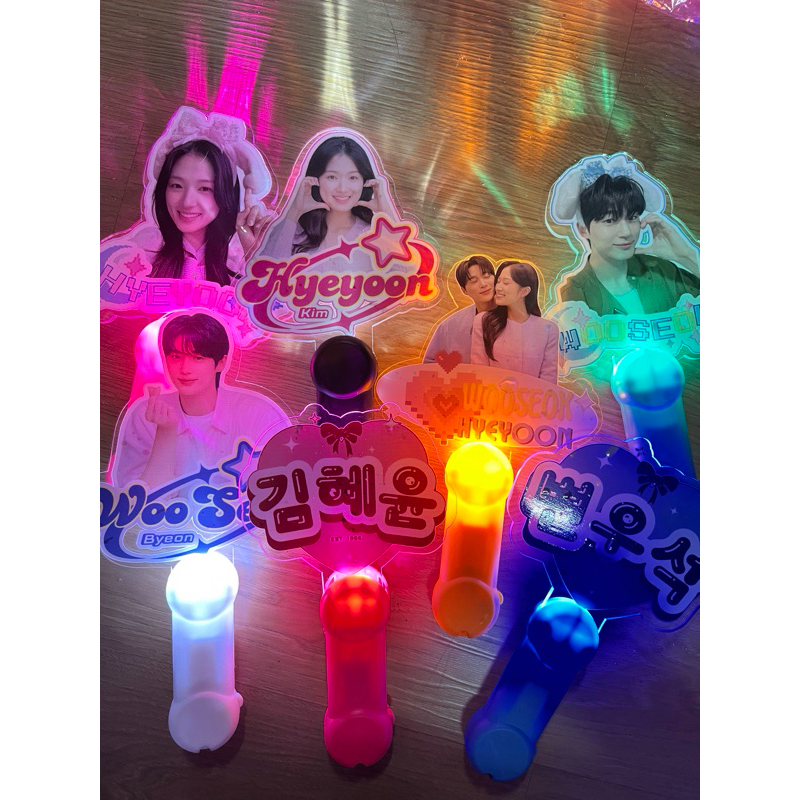 (ระบุสีไฟมาด้วยนะคะถ้าไม่ระบุจะเป็นไฟสีขาวตามรูปค่ะ) แท่งไฟพร้อมส่งจากไทย แท่งไฟบยอนอูซอก ทันคอนพร้อมส่ง
