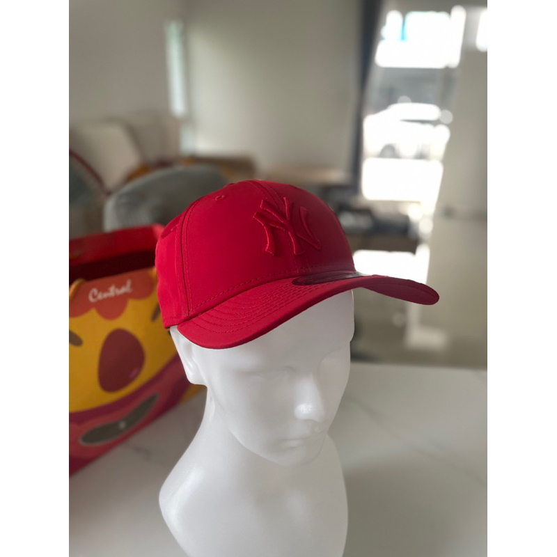 พร้อมส่ง New Era 9forty Tonal Red Adjustable Cap