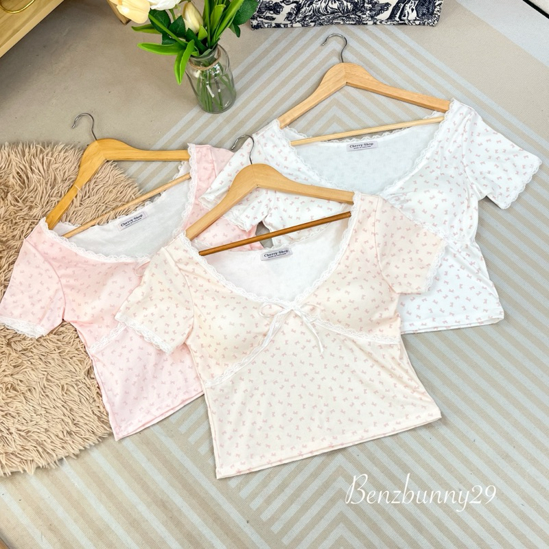 เสื้อครอบผ้าร่องเสริมฟองน้ำแต่งลายโบว์ผ้ายืด อก 32-40“ Clothing Women #2104