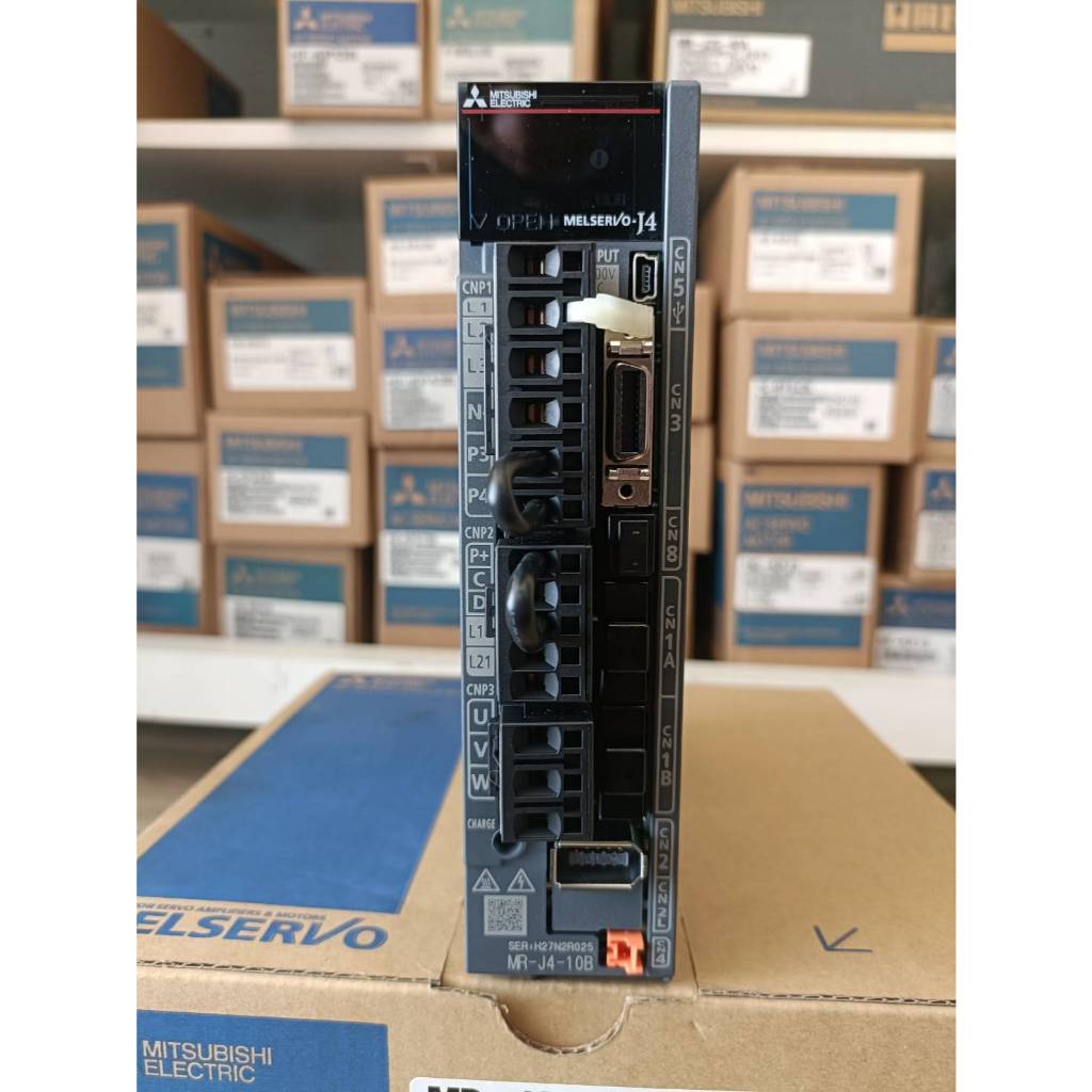 Model : MR-J4-10B 100W Input : 3AC/AC200-240V 0.9/1.5A 50/60Hz  ราคารวมVat มีสต๊อกในไทย