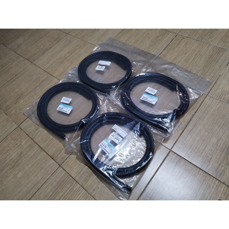 ยางกระดูกงู toyota camry 2002-2006 ACV30,31 อะไหล่แท้ toyota ของแท้ 100% สีครีมดำ - รูปที่ 5