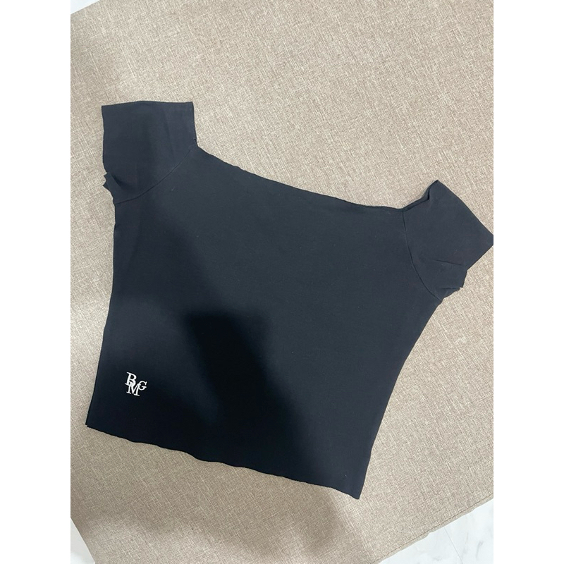 เสื้อปาดไหล่ แบรนด์ Beming.bkk