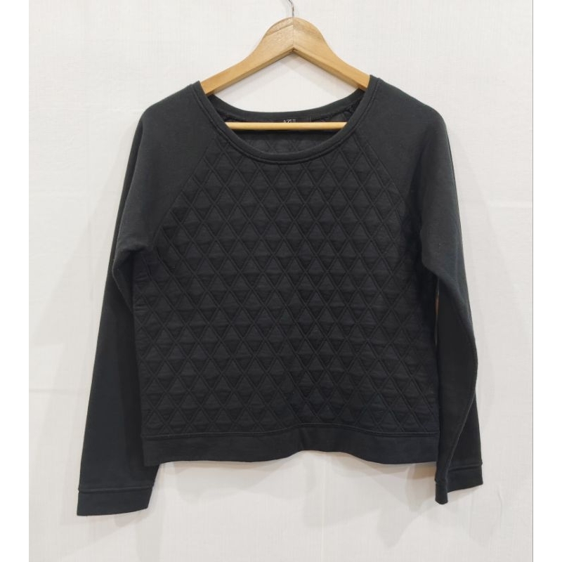 (B19) สเวตเตอร์ ผู้หญิง แบรนด์ AZUL อก 38 " ยาว 22 " ผ้าโพลีผสมเรยอน