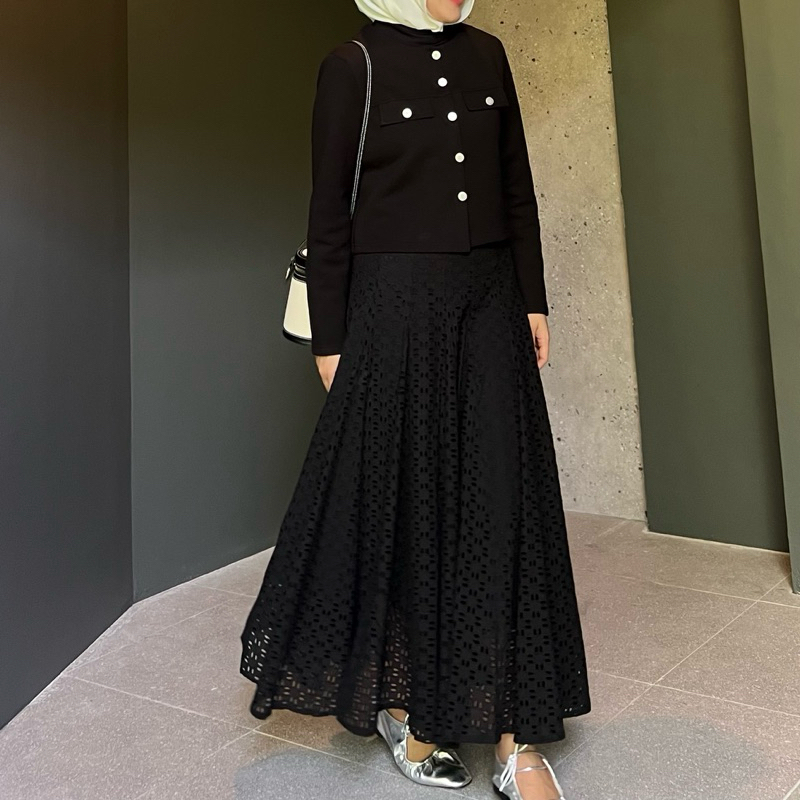 (D04) HEARTMADE—sienne lace skirt(กระโปรงลูกไม้ฉลุต่อผ้าระบายทรงบานพริ้วซับยาว)