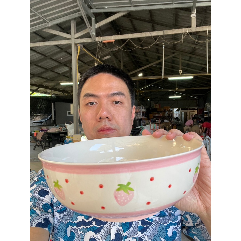 (ขนาด 9.5 นิ้วจัมโบ้XXL) ชามกลมเซรามิค ถ้วยเซรามิคขนาดจัมโบ้ ลายไทยสตอเบอรี่สีชมพู เข้าไมโครเวฟได้ ออกใบกำกับภาษีได้